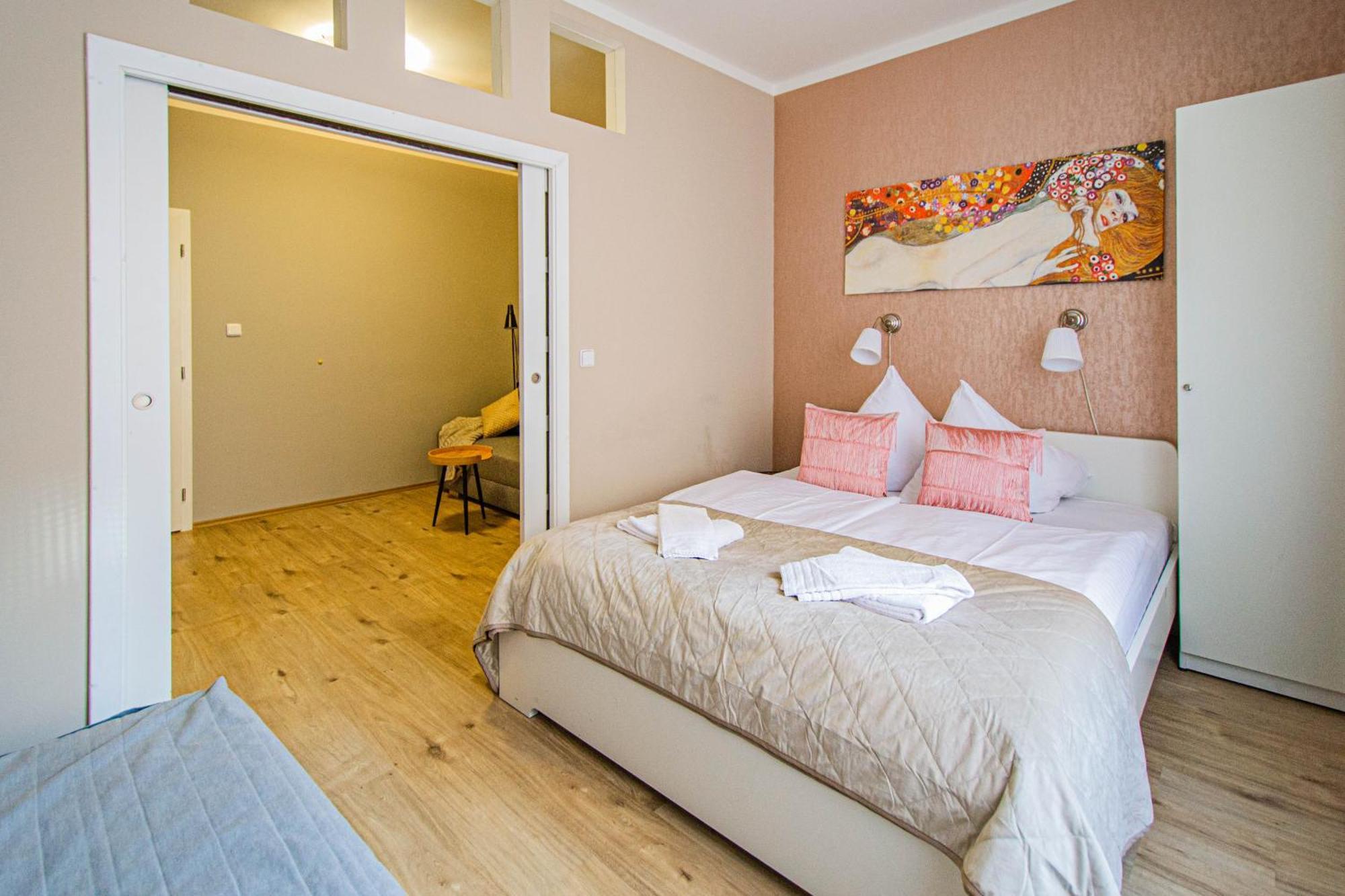 Old Town Rybna Apt By Ruterra Praha Bagian luar foto